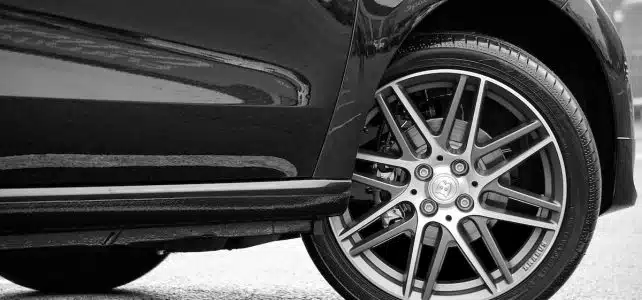 Comprendre les différences entre les pneus H et T pour une conduite optimale